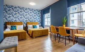 Brand New The Palms: Luxury Family Residence